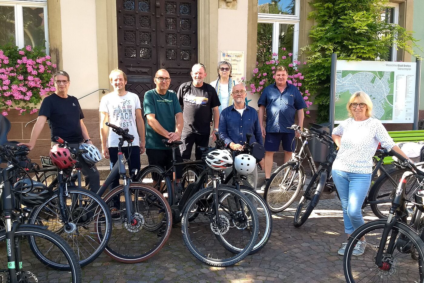 Einige Mitglieder vor der Gründungsversammlung